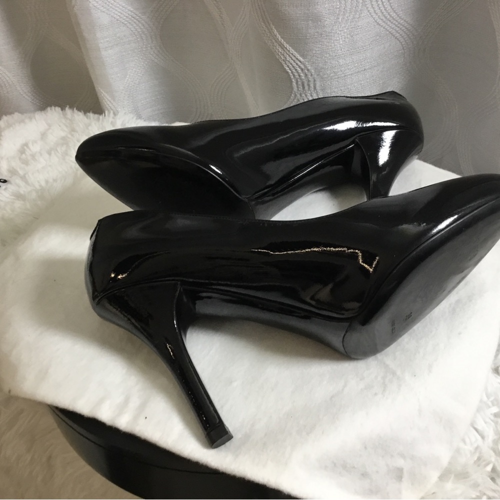 Dolce & Gabbana Black Patent Pointed-Toe Pumps - Picture 10 of 10